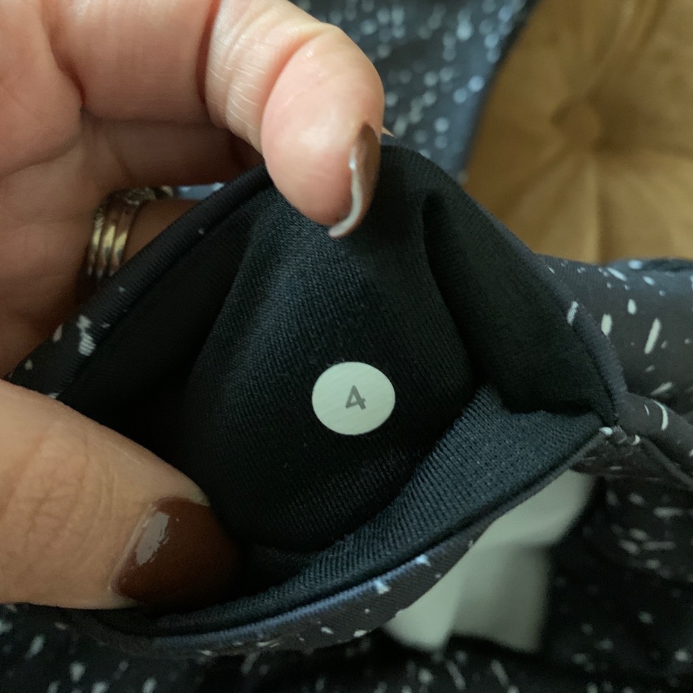 Lululemon - Picture 3 of 3
